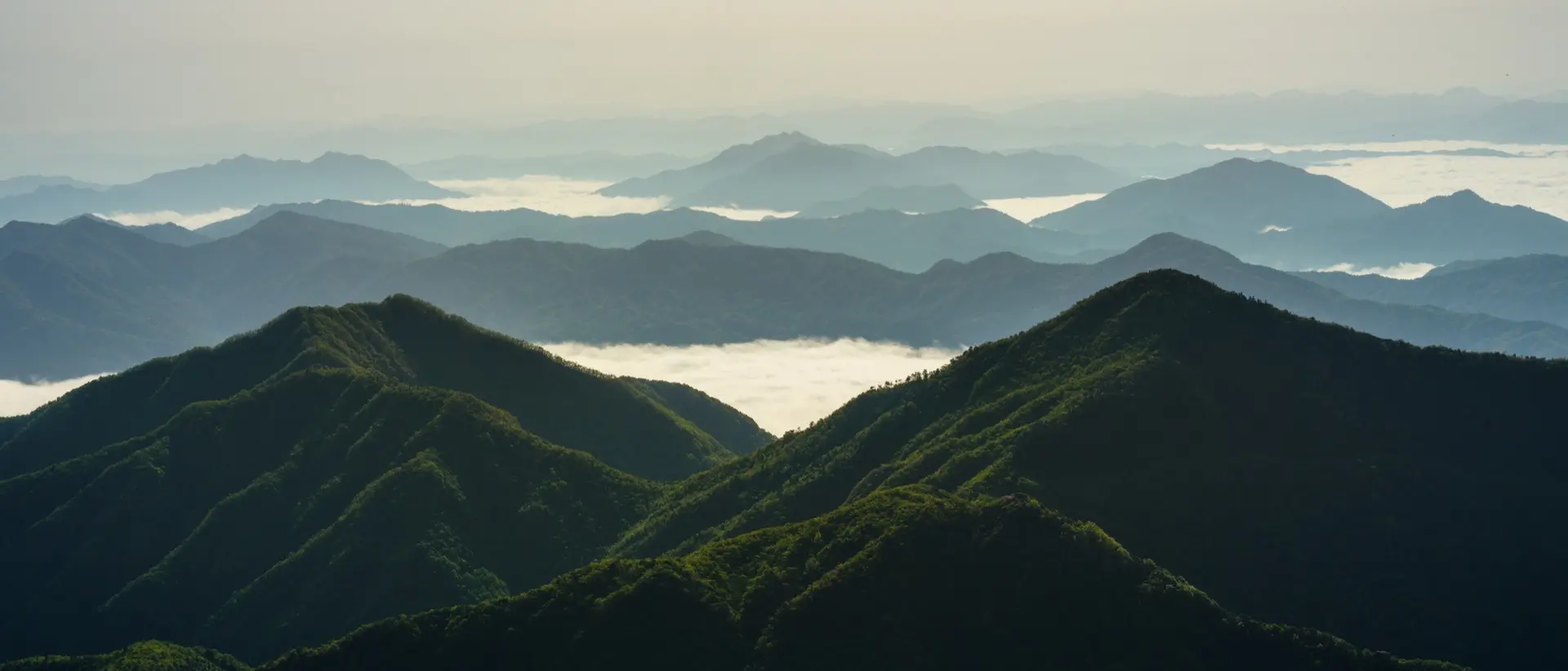 层叠青山与云海（氛围配图）